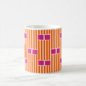 Lignes orange et boîtes roses Café Mug (Centre)