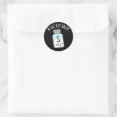 Lil Bit Salty Funny Salt Shaker Pun Dark BG Ronde Sticker (Tas)