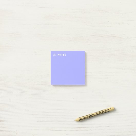 Lil merkt Paarse noten op Post-it® Notes (Op bureau)