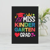 Lil Miss Kindergarten Afstudeerder Prek Afstuderen Kaart (Staand voorkant)