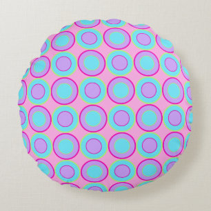 Lila en turquoise donuts met vulling op roze rond kussen