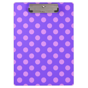 Lila polka-punten op de rand van de periwinkle klembord