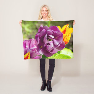 Lila tulpen op een zonnige dag fleece deken