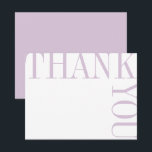 Lilac et blanc Moderne Grand texte Merci Note<br><div class="desc">La typographie mauve douce est moderne et fraîche dans une disposition unique et frappante qui pousse littéralement les bords de la page. Un feuille à l'arrière vierge assez d'espace pour une note de remerciement écrite à la main.</div>
