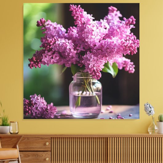Lilacs in een glazen vaas met scherptediepte canvas afdruk (Insitu (Woonkamer))