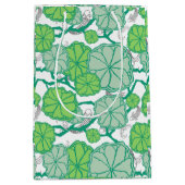 Lily Pad Lotus Koi Fish Pattern Party Medium Cadeauzakje (Voorkant)