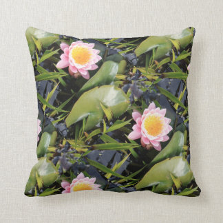 Lily Pond Throw Cushion voor alles wat we weten Kussen