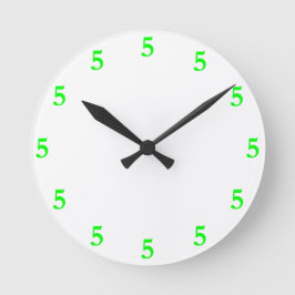 Lime Green Five oClock ergens op White Ronde Klok