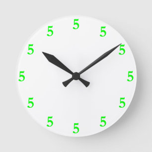 Lime Green Five oClock ergens op White Ronde Klok