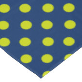 Lime Green Polka Dots op Navy Blue Tafelkleed (Gekanteld)