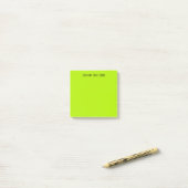 Lime groen post-it® notes (Op bureau)