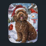 Linge De Bébé Cockapoo Winter Wonderland Christmas Joy<br><div class="desc">Ce design festif reflète l'esprit joyeux de la période des fêtes, avec un adorable petit portant un chapeau de Père Noël. Le chien est niché dans un pays des merveilles hivernales, avec un bonhomme de neige, un sapin de Noël décoré et des cadeaux joliment emballés. Les flocons de neige tombent...</div>