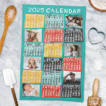 Linge De Cuisine 2025 Année Calendrier mensuel Photo moderne Collag<br><div class="desc">Cette serviette de cuisine mensuelle personnalisée 2025 année calendrier a un look géométrique moderne du milieu du siècle avec blocs de couleur asymétriques et typographie de style papier découpé. Utilisez les modèles faciles pour ajouter six de vos photos préférées (le travail horizontal est préférable, mais toutes les formes s'ajusteront automatiquement...</div>