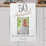 Linge De Cuisine 50 et fabuleux Elegant 50e Anniversaire Photo<br><div class="desc">50 et Fabulous Elegant 50th Birthday Photo serviette de cuisine. Élégant script en noir et or. Ajoutez votre nom et votre photo.</div>