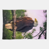 Linge De Cuisine Aigle mûr perché dans l'arbre À feuillage persista (Horizontal)