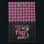 Linge De Cuisine Amusant Cuisine Pun Vous Attraper sur le côté reto<br><div class="desc">Drôle et serviette de cuisine cool pour rendre la cuisine plus amusante. Cadeau personnalisé pour la famille et les amis qui aiment la cuisine, la cuisson et essayer une nouvelle recette dans la cuisine. Customisez le libellé qui convient à votre occasion. Vous pouvez utiliser l'outil de conception pour modifier davantage...</div>