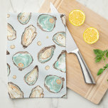 Linge De Cuisine Aquarelle côtière huître & perle<br><div class="desc">Cette serviette de cuisine chic côtier est ornée de crème douce et d'huîtres d'aquarelle et d'illustrations de perles. Idéal pour les maisons de plage,  les maisons côtières ou toute personne qui aime les huîtres et les crustacés frais.</div>