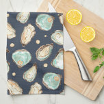 Linge De Cuisine Aquarelle côtière huître & perle<br><div class="desc">Cette serviette de cuisine chic côtier est ornée de crème douce et d'huîtres d'aquarelle et d'illustrations de perles. Idéal pour les maisons de plage,  les maisons côtières ou toute personne qui aime les huîtres et les crustacés frais.</div>