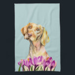 Linge De Cuisine Aquarelle de fleur de chien et de crocus de Vizsla<br><div class="desc">C'est une peinture d'aquarelle d'un chien de vizsla avec de longues oreilles souples tiltling légèrement sa tête. Elle va voir éthéré avec les yeux mous. Elle est derrière des fleurs de crocus.</div>