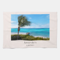 Belle plage tropicale aux palmiers venteux