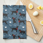 Linge De Cuisine Black Labs Labrador Retriers Navy Blue<br><div class="desc">Le design présente des Black Labs portant des bandannas rouges avec des coeurs et des empreintes de pattes en blanc sur un arrière - plan bleu marine.</div>