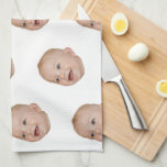 Linge De Cuisine Cadeau de cuisson sur le visage personnalisé de gr<br><div class="desc">Cadeau de cuisson faciale personnalisée serviette de cuisine de grand-mère personnalisée</div>