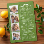 Linge De Cuisine Calendrier 2025 avec 4 Collage de photos<br><div class="desc">Un collage photo de 4 avec un calendrier 2025. Un objet amusant pour le Nouvel An. Ajoutez 4 photos carrés à cette conception. Avec un peu de travail, vous pouvez changer la couleur arrière - plan et la couleur du calendrier lorsque vous cliquez sur l'option personnaliser et choisissez différentes couleurs....</div>