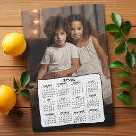 Linge De Cuisine Calendrier 2025 avec photo - Basique noir blanc<br><div class="desc">Un article très utile pour la cuisine. Un calendrier 2025 avec une place pour une photo de famille en haut. Cela montre une vue de l'année complète de toutes les dates.</div>