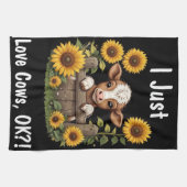 Linge De Cuisine Calf au-dessus de la clôture entourée de tournesol (Horizontal)