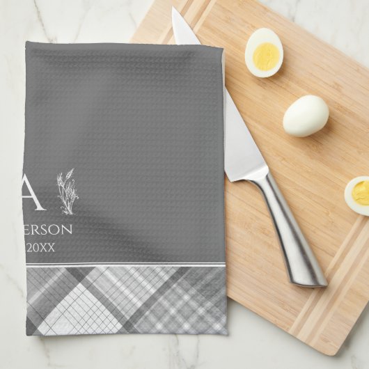 Linge De Cuisine Carte gris foncé Nom personnalisé Monogramme (Quart Plié)