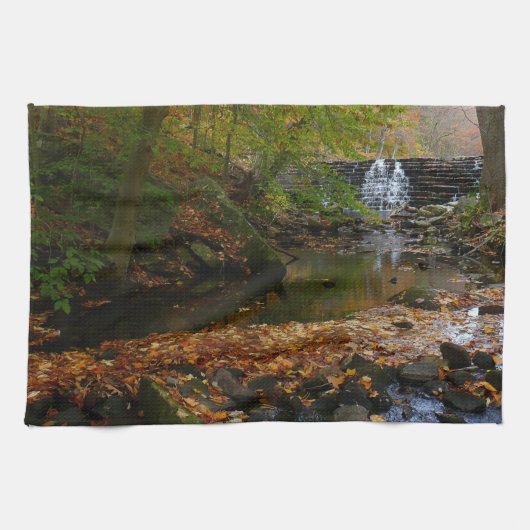 Linge De Cuisine Cascade automnale et Creek Pennsylvania Nature (Horizontal)