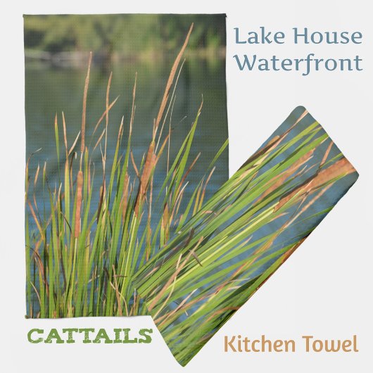Linge De Cuisine Cattails sur le lac Waterfront Photographie
