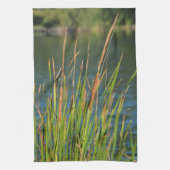 Linge De Cuisine Cattails sur le lac Waterfront Photographie (Vertical)