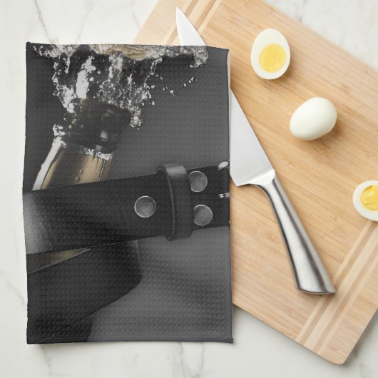 Linge De Cuisine Ceinture en cuir et bouteille de champagne 2025 Ca (Quart Plié)