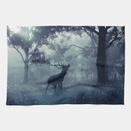 Linge De Cuisine Cerf avec Antlers dans une forêt ombragée (Horizontal)