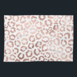 Linge De Cuisine Chic Rose Gold Leopard Cheetah Poster de animal<br><div class="desc">Ce design élégant et chic est parfait pour la fashionista moderne. Il présente un poster de animal safari léopard/cheetah dessiné à la main sur un arrière - plan blanc simple et imprimé en faux or rose. C'est joli, mignon et tendance ! ***REMARQUE IMPORTANTE DE CONCEPTION : Pour toute demande de...</div>