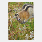 Linge De Cuisine Chubby mignon chipmunk sur la souche de bois (Vertical)