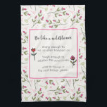 Linge De Cuisine Citation Inspirante Avec Motif Fleur sauvage<br><div class="desc">Une serviette de cuisine avec une citation inspirante qui dit : Soyez comme un fleur sauvage. Assez fort pour se lever quand on l'a piétiné. Assez dur pour affronter les pires tempêtes. Pouvoir s'épanouir dans les endroits les plus rompus. Avec en toile de fond un motif fleur sauvage rose et...</div>