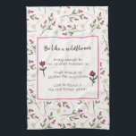 Linge De Cuisine Citation Inspirante Avec Motif Fleur sauvage<br><div class="desc">Une serviette de cuisine avec une citation inspirante qui dit : Soyez comme un fleur sauvage. Assez fort pour se lever quand on l'a piétiné. Assez dur pour affronter les pires tempêtes. Pouvoir s'épanouir dans les endroits les plus rompus. Avec en toile de fond un motif fleur sauvage rose et...</div>