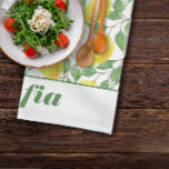 Linge De Cuisine Citron jaune motif nom personnalisé blanc<br><div class="desc">Étendez votre décor de cuisine avec nos serviettes de cuisine blanches, ornées d'un délicieux motif citron. Ces serviettes offrent à la fois fonctionnalité et une touche d'élégance personnalisée. Chaque serviette est décorée dans un style citron dynamique, apportant une esthétique fraîche et joyeuse à votre espace cuisine. Ce qui distingue ces...</div>