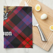 Linge De Cuisine Clan Brown Crest sur Tartan (Quart Plié)