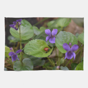 Linge De Cuisine Coccinelle sur fleurs de violettes odorantes