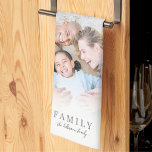 Linge De Cuisine Collage photo de famille personnalisée<br><div class="desc">Nom De Famille Personnalisé 7-Photo Collage Serviette De Cuisine. Cette serviette de cuisine personnalisée est un moyen pratique et réfléchi de célébrer votre famille tout en ajoutant une touche personnelle à votre cuisine. Le design comprend un montage de 7 photos, parfait pour présenter des moments de famille favoris, des souvenirs...</div>