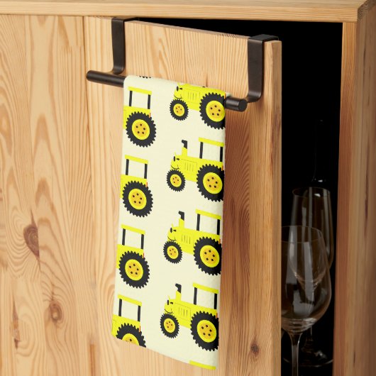 Linge De Cuisine Conception de tracteur jaune sur fond de couleur a (Pliage en tiers)