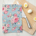 Linge De Cuisine Cottage Roses roses sur Arrière - plan bleu<br><div class="desc">Elégant et romantique motif floral transparent avec des roses pastel de style cottage rose avec des fleurs sauvages blancs et roses sur arrière - plan bleu ciel clair.</div>