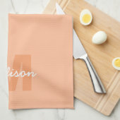 Linge De Cuisine Couleur de pêche de 2024 avec nom Monogramme perso (Quart Plié)