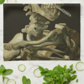 Linge De Cuisine Crâne avec cigarette brûlante par Vincent van Gogh (Plié)