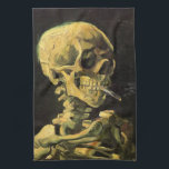 Linge De Cuisine Crâne avec cigarette brûlante par Vincent van Gogh<br><div class="desc">Crâne avec Cigarette Brûlante par Vincent van Gogh est un post impressionnisme d'art vintage de peinture à vie morte. Portrait du squelette humain fumant. Grande image à utiliser pour les produits anti-tabac. Fumer tue 1 000 personnes chaque année, aider quelqu'un à arrêter de fumer aujourd'hui. Grande image pour Halloween ou...</div>