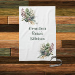 Linge De Cuisine Cuisine grand-mère | Aquarelle personnalisée Vert<br><div class="desc">Partagez l'amour de la cuisine de grand-mère en créant une serviette de cuisine personnalisée pour elle ! Watercolor greenery se coordonne avec le livre de cuisine personnalisé de cette collection. Personnalisez-vous pour n'importe quel membre de votre famille, ou utilisez plutôt un prénom et un nom de famille. Cette serviette de...</div>