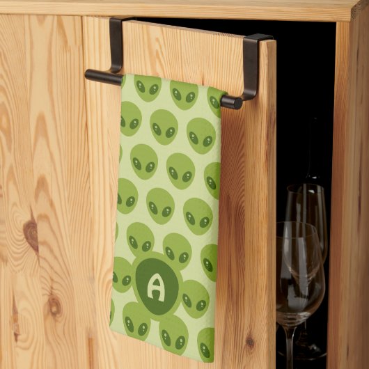 Linge De Cuisine Cute Green Alien Pattern Monogram (Pliage en tiers)